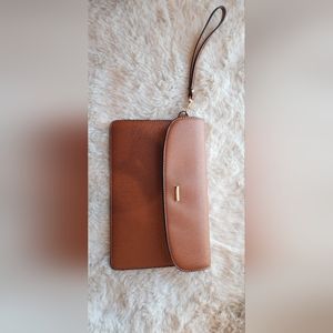 Wristlet hand purse